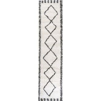 Jonathan Y Designs Calvia Moroccan Diamond Shag Area Rug in White/gray at Nordstrom, Size 2Ft 0In X 8Ft 0In