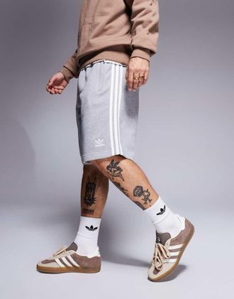 adidas Originals Pantaloncini grigio m&eacute;lange con tre strisce