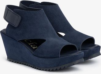 Pedro Garcia Comfort wedge sandal in dark blue suede | Fenia | Fall winter 25 | PEDRO GARCIA