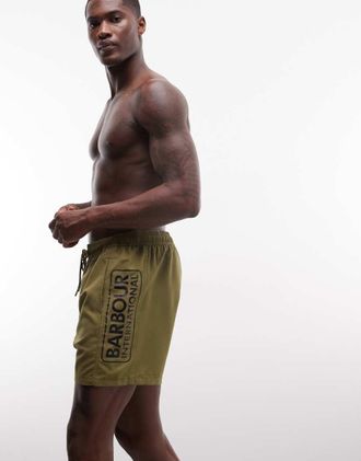 Barbour Pantaloncini da bagno kaki con logo grande-Verde
