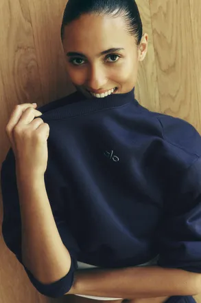 Alo | Cropped Accolade Crewneck Top in Navy Blue, Size: Medium