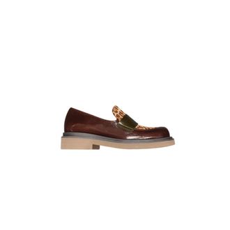 Chie Mihara Mocasines con Estampado Animal y Efecto Charol - Shoes - Mujer - Marr&oacute;n - 39 EU