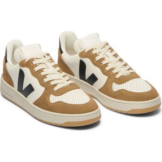 Veja V-10 Sneaker in Pure Black Tent at Nordstrom, Size 41