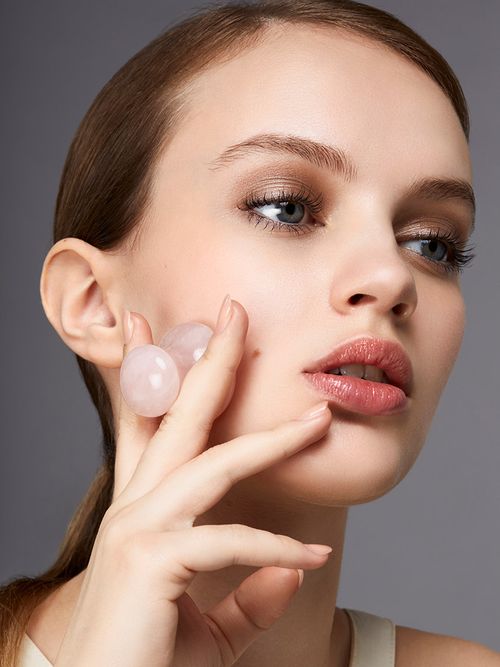 Eine Massage mit Rosenquarz wirkt Wunder!