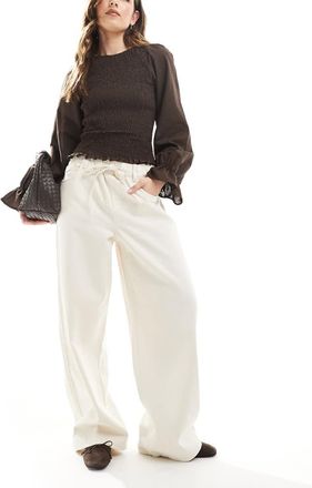 Only tie waist wide leg jeans in ecru-White