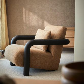 Tikamoon Sill&oacute;n bajo de madera maciza de mindi y tela marr&oacute;n