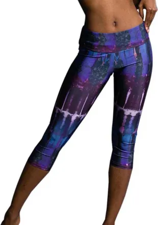 Onzie Low-Rise Capri Leggings In Onz Late Night