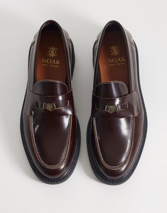 Noak Made In Portugal - Mocassini college in pelle marrone Polido con dettaglio stile moneta