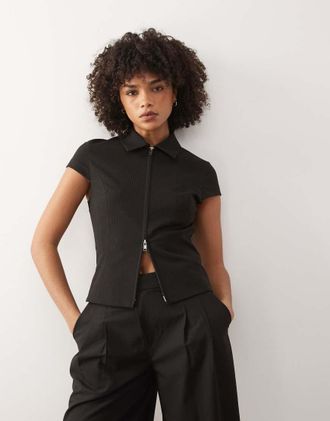 Weekday Top nero gessato con zip e maniche ad aletta