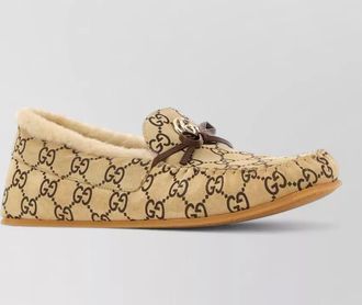 Gucci leather loafers featuring refined bow detail