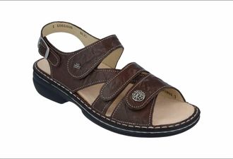 Finn Comfort Womens Gomera Sandal In Kastanie Plavajo