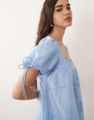 Asos Vestito corto a palloncino azzurro chiaro con scollo squadrato e dettagli ricamati-Blu
