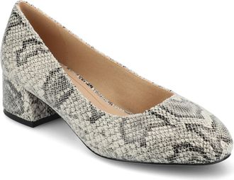 Journee Collection Womens Saarii Medium and Wide Width Pumps