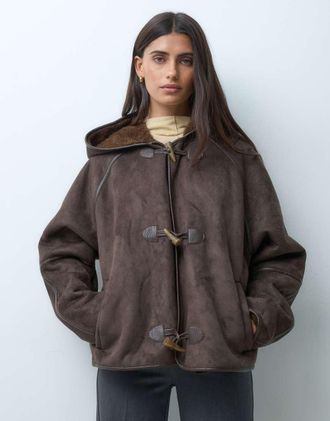 Asos giacca con cappuccio in pile borg con alamari, color cioccolato scuro-Marrone