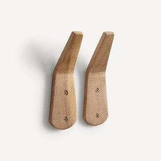 AM.PM Set van 2 kapstokken in massief iepehout, Yotaka