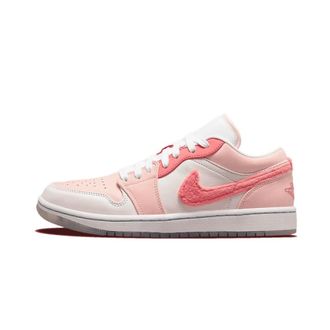 Nike Jordan 1 Low SE Mighty Swooshers - Dames - Sport - Roze - Maat: 35 1/2 EU Leer
