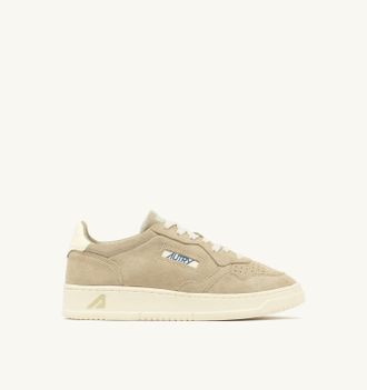 Autry MEDALIST LOW SNEAKERS IN SPONGE AND WHITE SUEDE