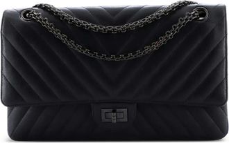 Chanel So Black Reissue 2.55 Flap Bag Chevron Sheepskin 226 shoulder bag - Zwart