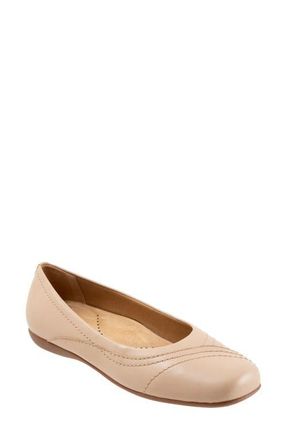Trotters Sasha Square Toe Flat in Beige at Nordstrom, Size 10.5