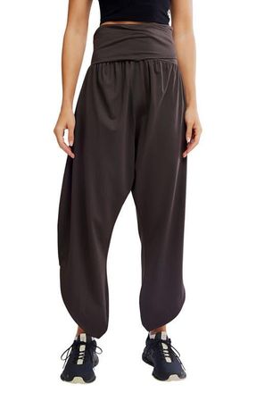 Free People Retreat Yoga Pants in Chocolate at Nordstrom, Size X-Large