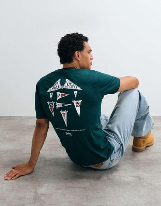 Parlez Clothing T-shirt con grafica sul retro a bandierina in verde scuro