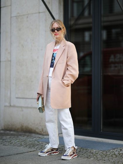 Tendencia denim: el vaquero beige que empodera tu look