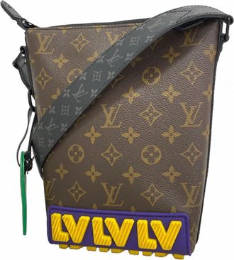 Louis Vuitton Brown Shoulder Bag (Pre-Owned)