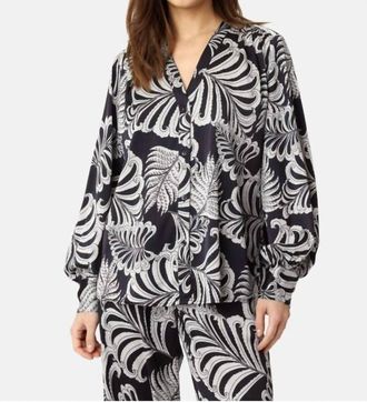Karmamia Amelia V-Neck Shirt In Navy Palm
