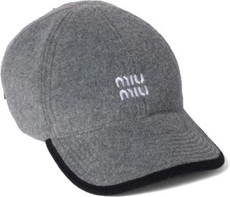Miu Miu Cappelli Stapel