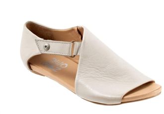 Bueno Womens Kale Sandal In Beige