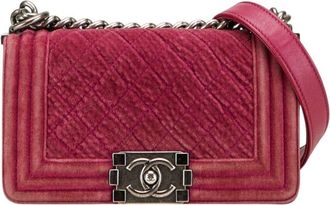 Chanel Boy Chanel Leather Shoulder Bag (Pre-Owned)