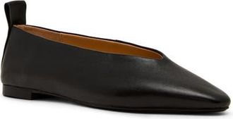 Steve Madden Swanky Pointed Toe Flat in Black Leather at Nordstrom, Size 10