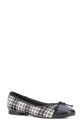 New York & Company Patricia Cap Toe Flat in Black Houndstooth at Nordstrom Rack, Size 6.5