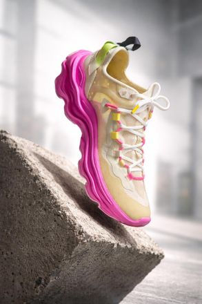 Sorel Womens Kinetic Breakthru Tech Lace Tea Sneakers In Bleached Ceramic, Fushia Fizz