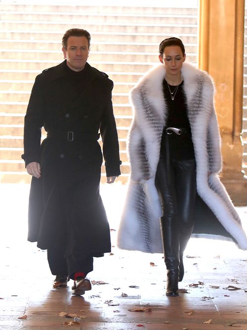 Ewan McGregor und Rebecca Dayan bei Dreharbeiten zu der Serie Halston.