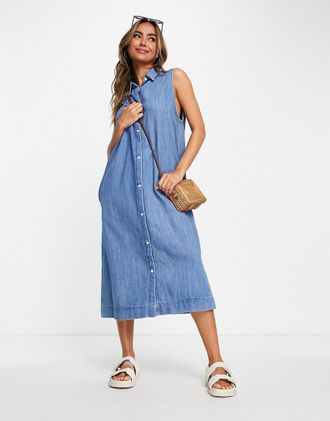 Monki Vestito midi vestibilit&agrave; comoda senza maniche con bottoni lavaggio blu medio effetto denim
