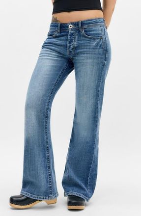 BDG Teo Low Rise Relaxed Bootcut Jeans in Mid Vintage at Nordstrom, Size 26 32