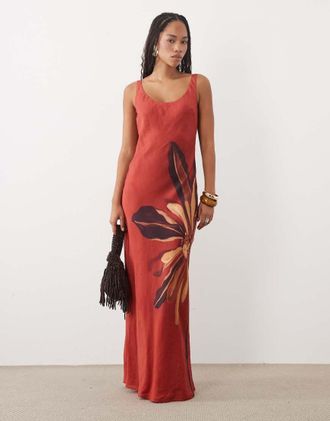 Asos vestito maxi a trapezio con scollo rotondo e stampa floreale posizionata-Multicolore