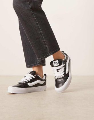 Vans Knu Skool - Sneakers in pelle bianca e nera con dettagli metallizzati-Nero