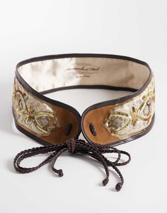 Abercrombie & Fitch Cintura boh&eacute;mien decorata in camoscio multicolore