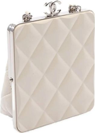 Chanel Hobo Bags - 2021 Lambskin and Acrylic Kiss Clutch with Chain - Gr. unisize - in Weiß - für Damen