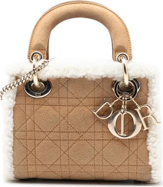 Dior Borsa a tracolla Lady Dior mini in pelle scamosciata con motivo Cannage e finiture in shearling 2000-2025 - Marrone