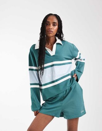 4th & Reckless Top con colletto stile rugby verde con pannello con logo sul davanti in coordinato