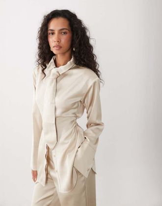 KAIIA camicia coordinata esclusiva in raso con dettaglio da annodare sul retro color oyster-Bianco