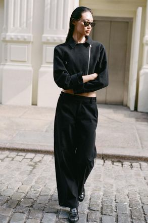 Alo | High Road Straight Leg Pants in Black, Size: Medium