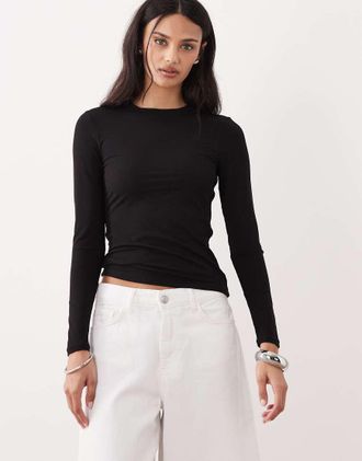 Tala 365 - T-shirt a maniche lunghe nera taglio lungo-Nero