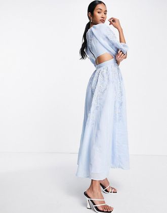 Asos ASOS Edition - Vestito midi blu con ricamo con perline, cut-out sul retro e maniche a sbuffo