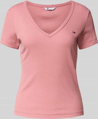 Tommy Jeans Slim Fit T-Shirt mit V-Ausschnitt in Rosa, Größe S