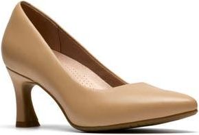 Clarks Tammitha Eve Pump in Beige Leather at Nordstrom Rack, Size 8.5
