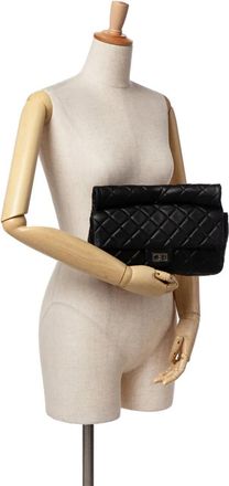 Chanel Clutches - 2011 Reissue 2.55 Metallic Lambskin Roll Clutch - Gr. unisize - in Schwarz - für Damen